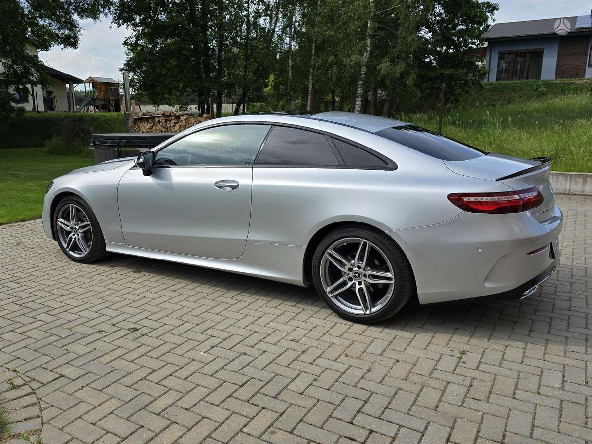 Mercedes-Benz E220, Купе (coupe)