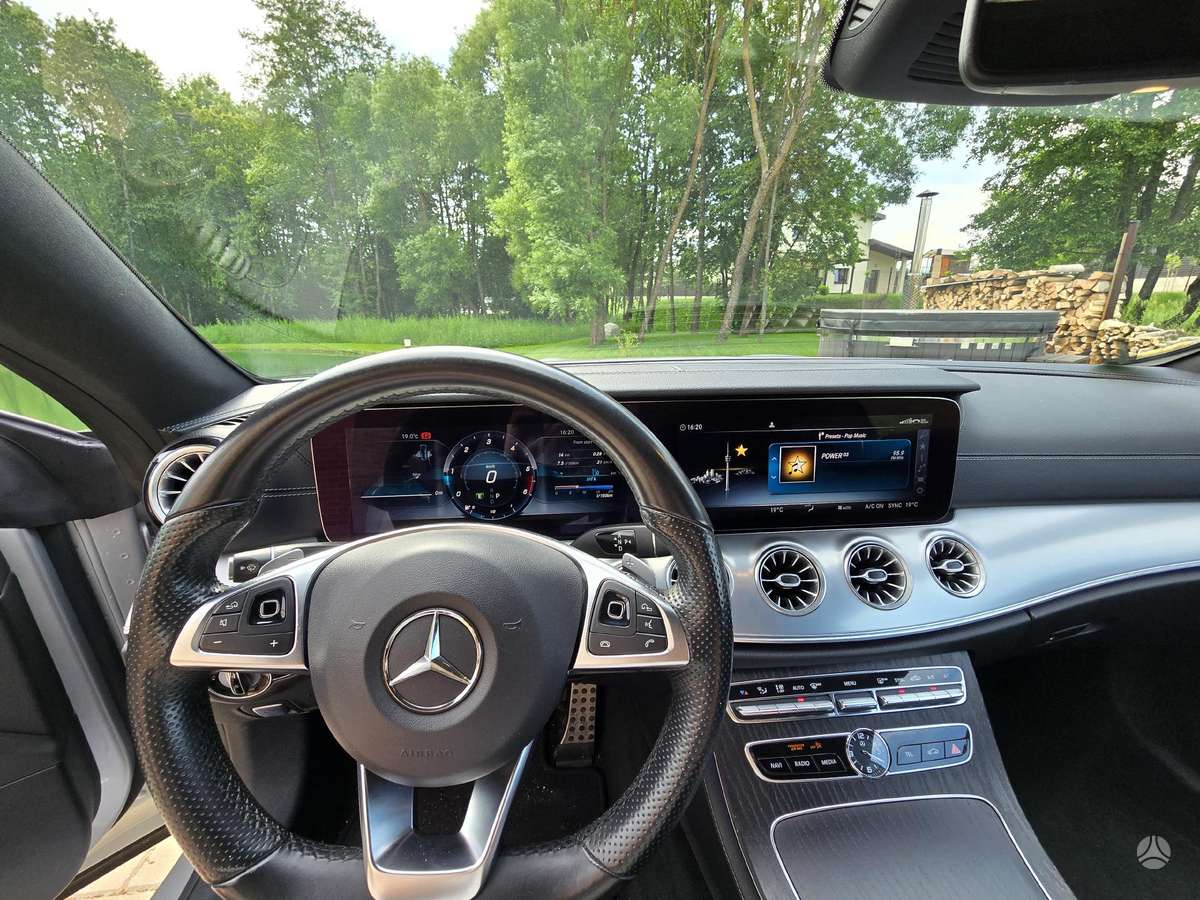 Mercedes-Benz E220, coupe