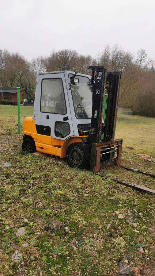 Toyota T7, forklifts