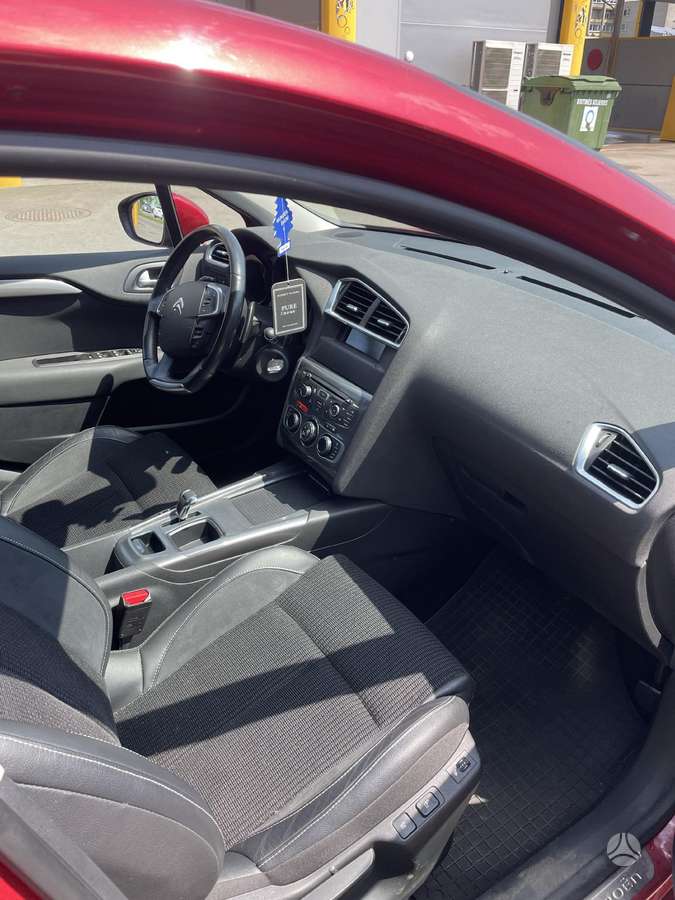 Citroen C4, 1.6 l., hatchback