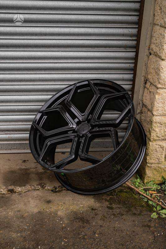 RIVIERA RF7 Gloss black, light alloy, R23