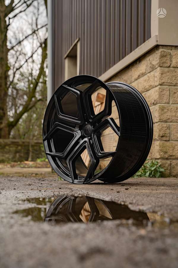 RIVIERA RF7 Gloss black, lengvojo lydinio, R24