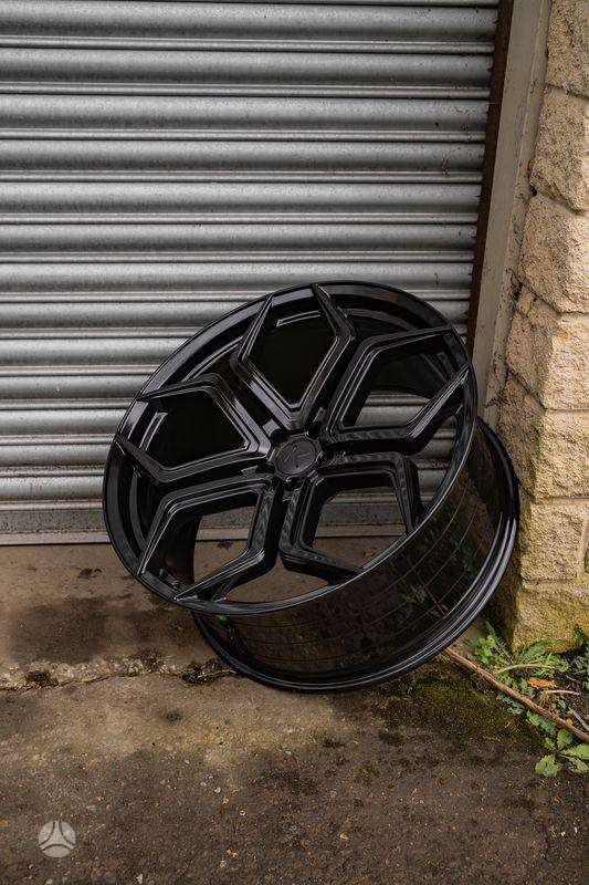 RIVIERA RF7 Gloss black, lengvojo lydinio, R24