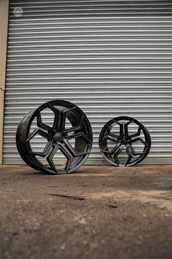 RIVIERA RF7 Gloss black, lengvojo lydinio, R24