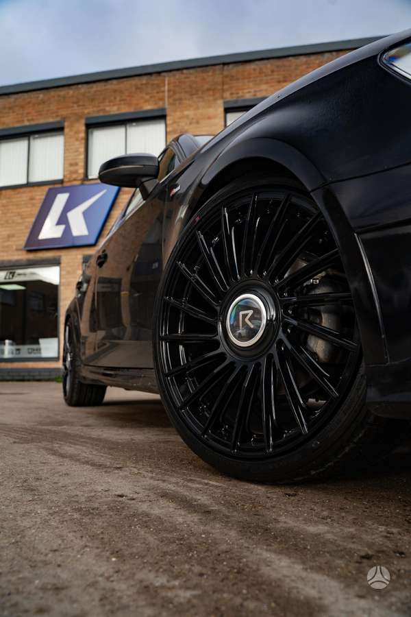 RIVIERA RF8 Gloss black, light alloy, R19