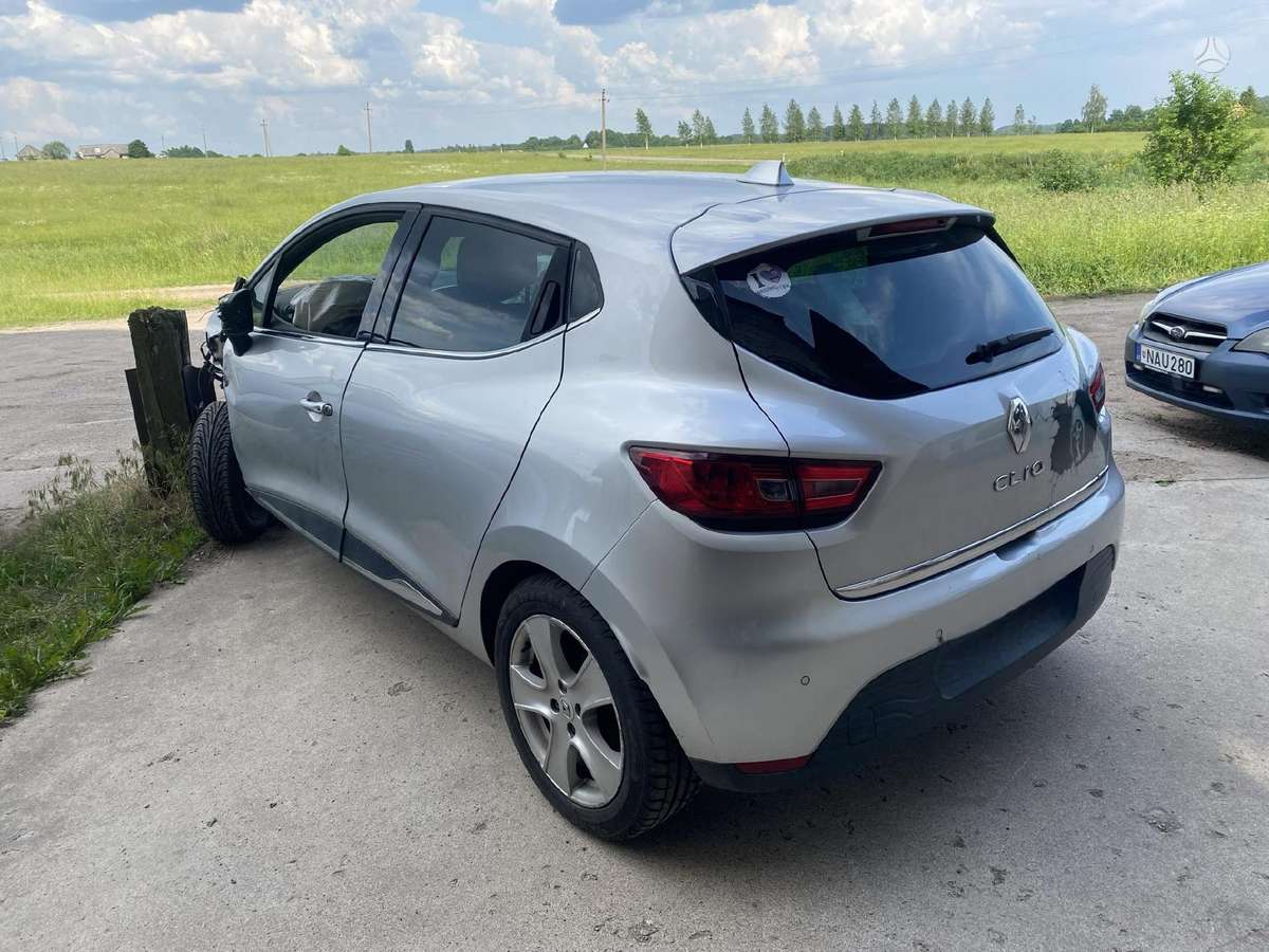 Renault Clio dalimis. Variklis dėžė dirba labai gerai