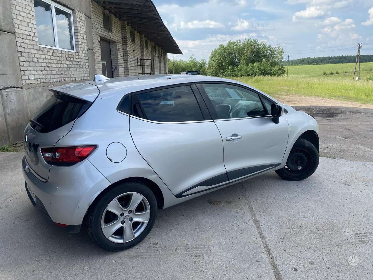 Renault Clio dalimis. Variklis dėžė dirba labai gerai