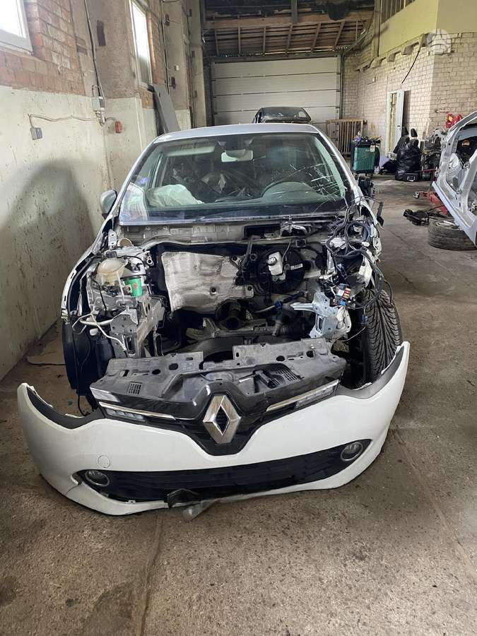 Renault Clio по частям. Variklis dėžė dirba labai gerai