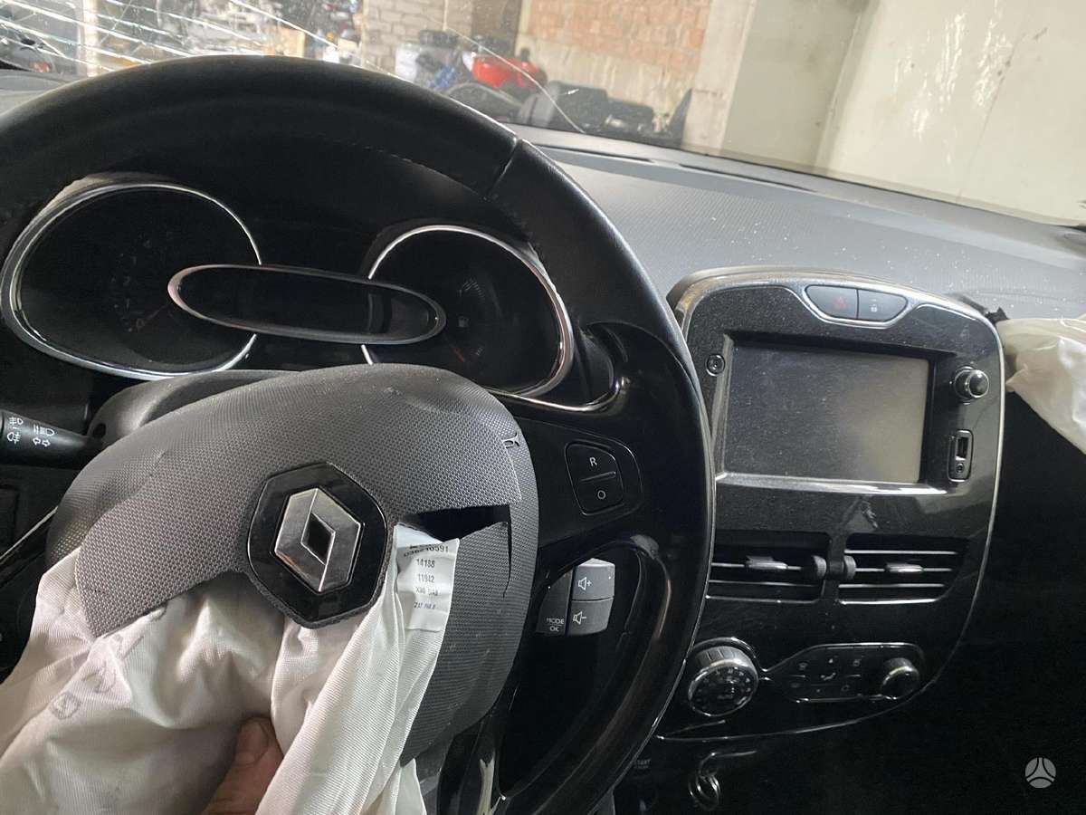 Renault Clio по частям. Variklis dėžė dirba labai gerai