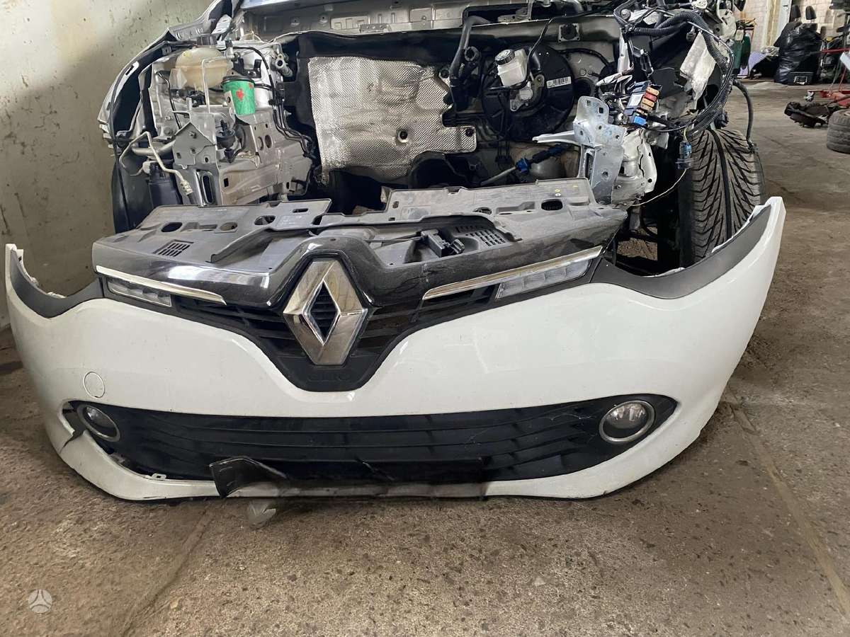 Renault Clio dalimis. Variklis dėžė dirba labai gerai