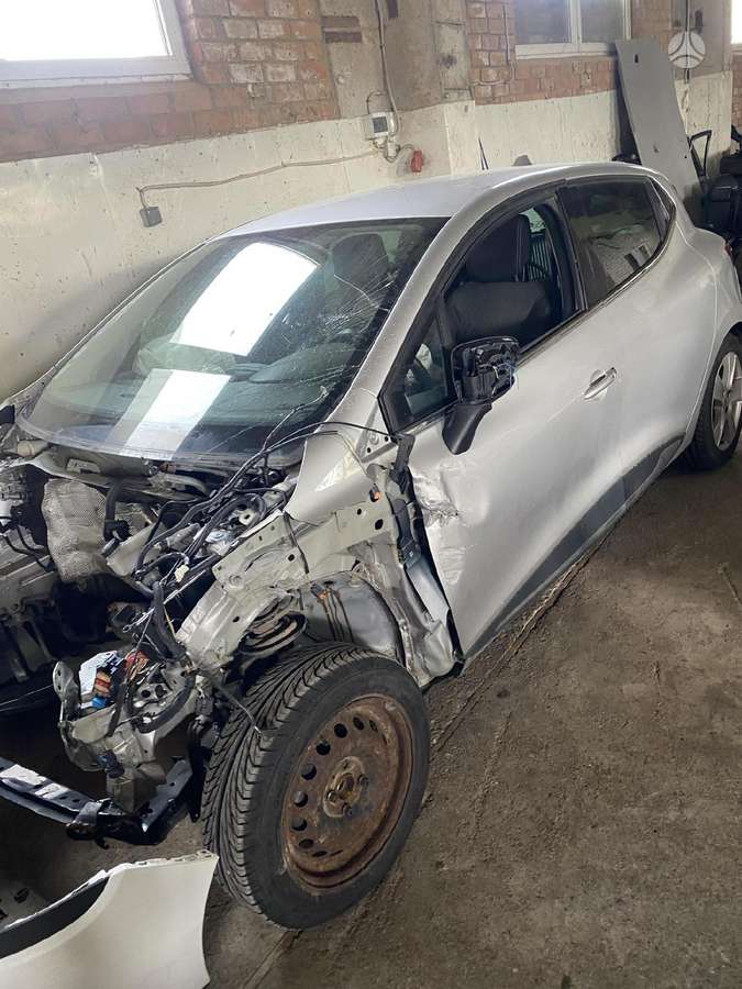 Renault Clio по частям. Variklis dėžė dirba labai gerai