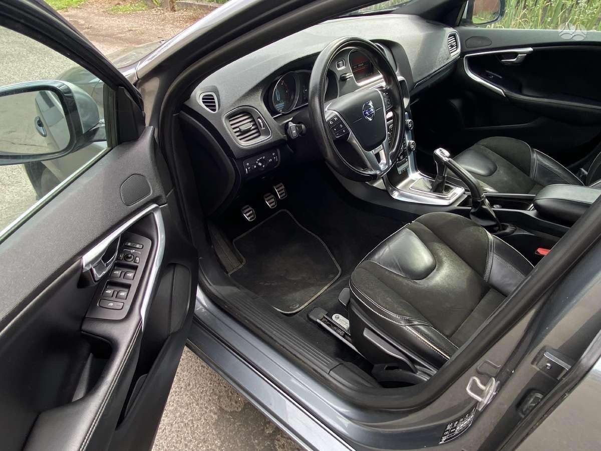 Volvo V40 dalimis. Visas dalimis