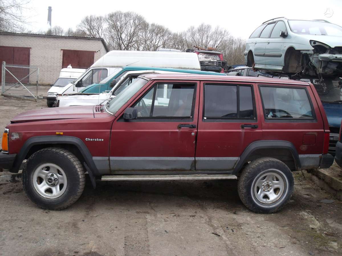 Jeep Cherokee 2 1 td dar vienas