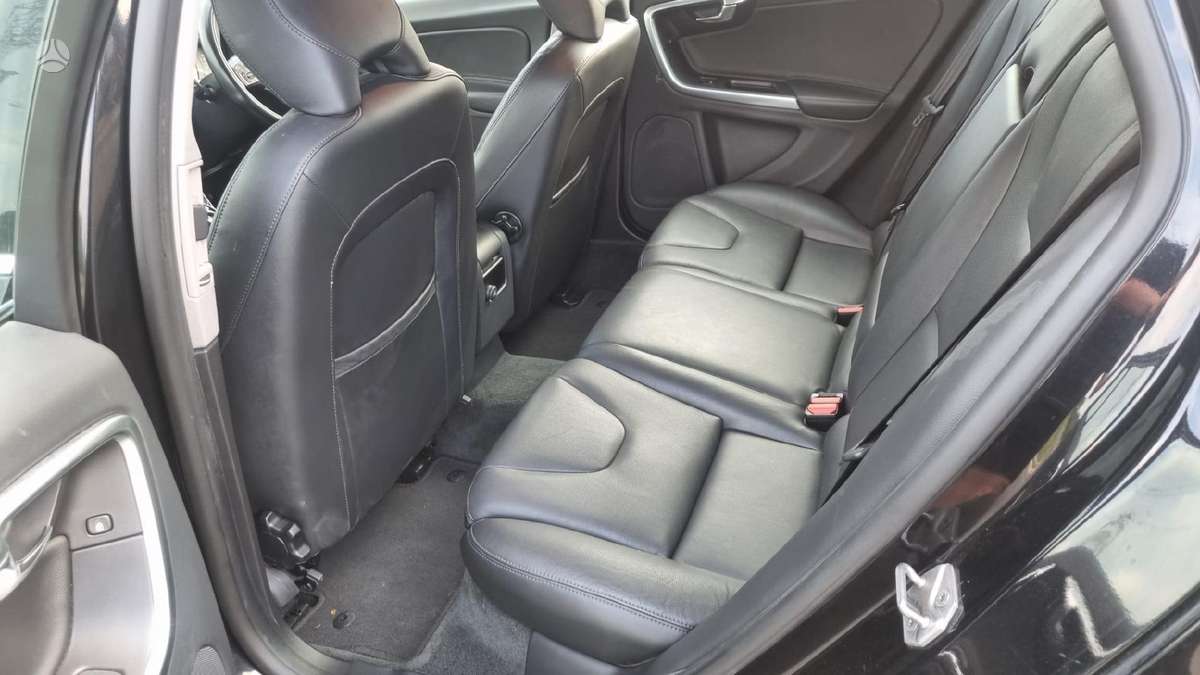 Volvo V60 по частям