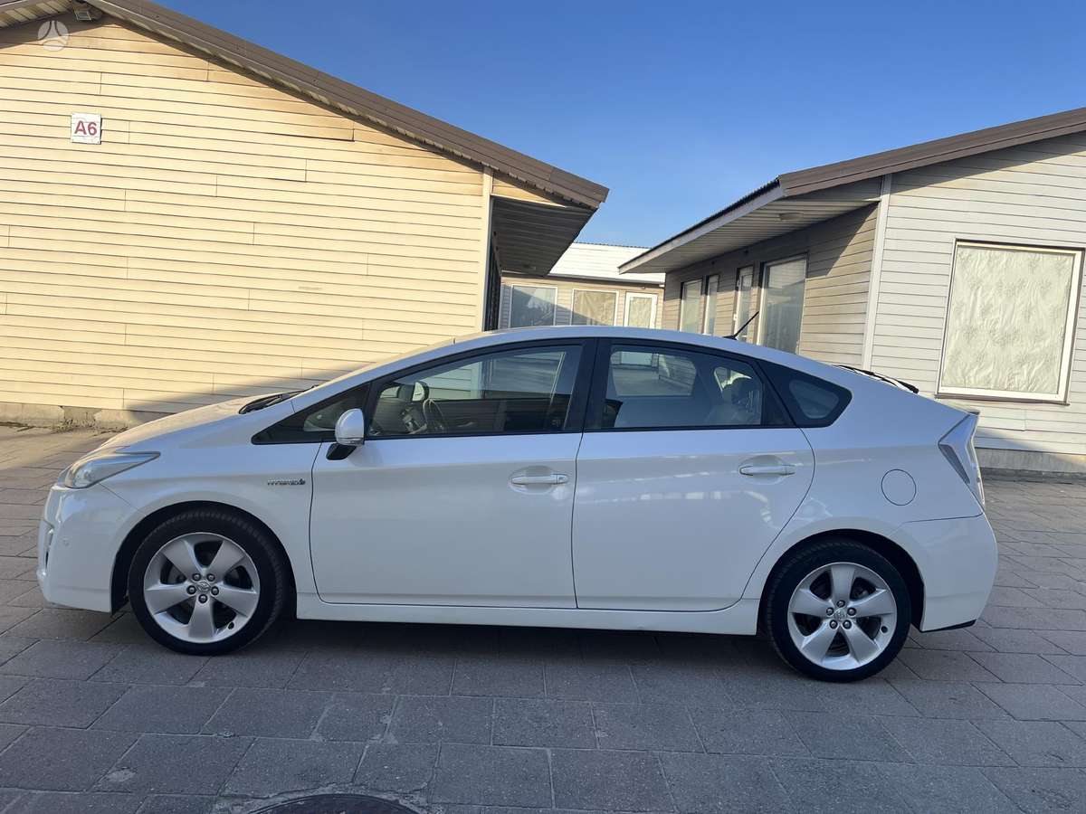 Toyota Prius, 1.8 l., hatchback