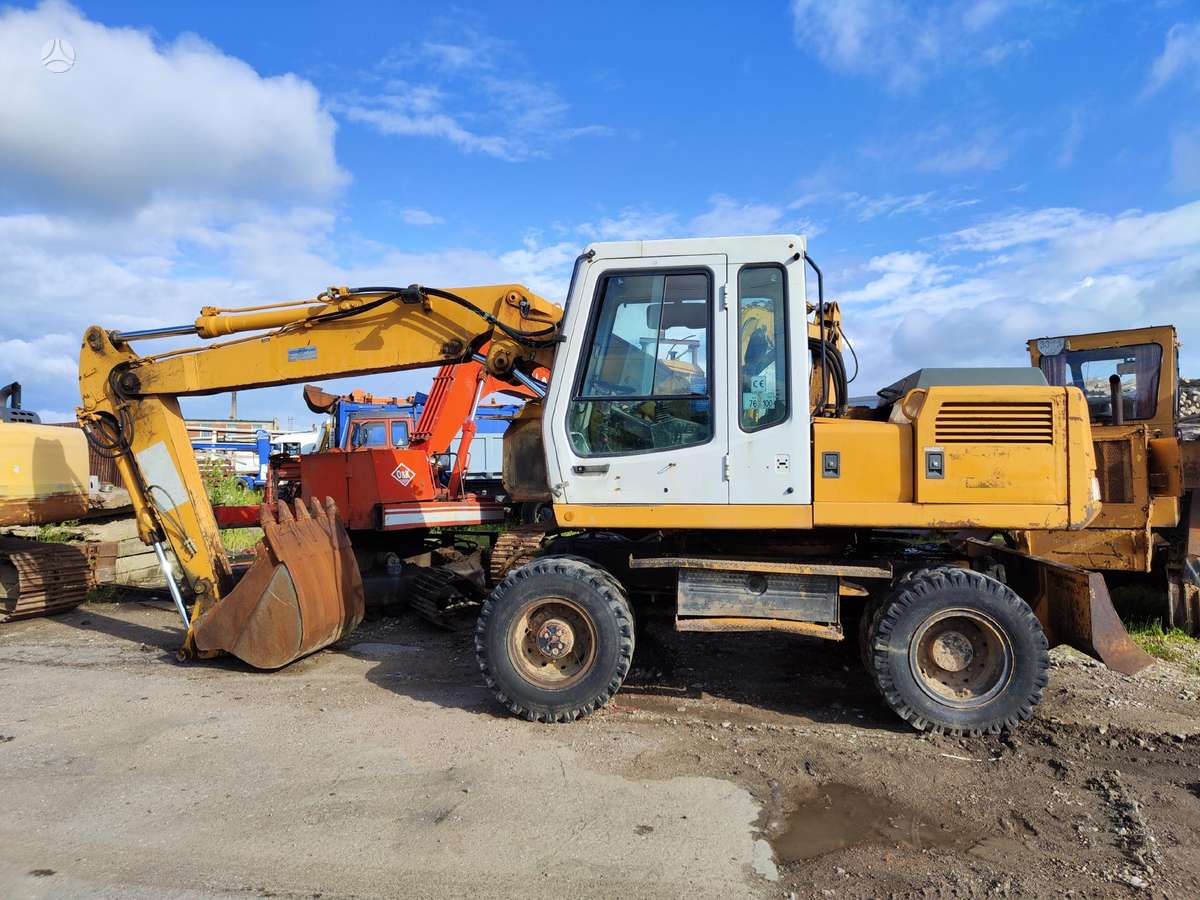 Liebherr A900, statybos ir kelių tiesimo technika