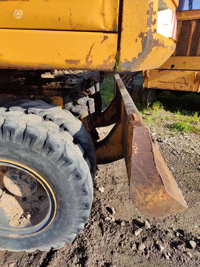 Liebherr A900, statybos ir kelių tiesimo technika
