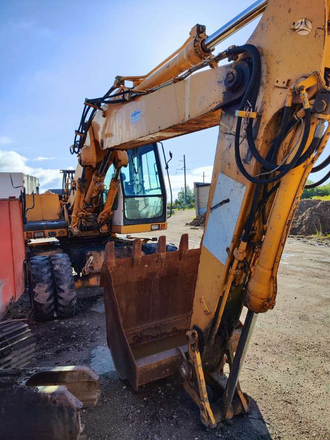 Liebherr A900, construction and road construction equipment