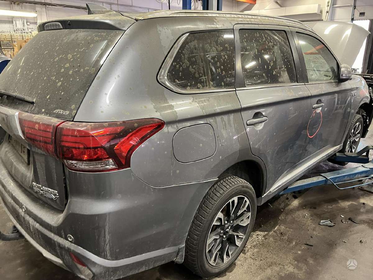 Mitsubishi Outlander for parts. 4b11