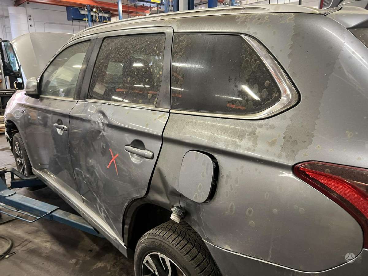 Mitsubishi Outlander for parts. 4b11