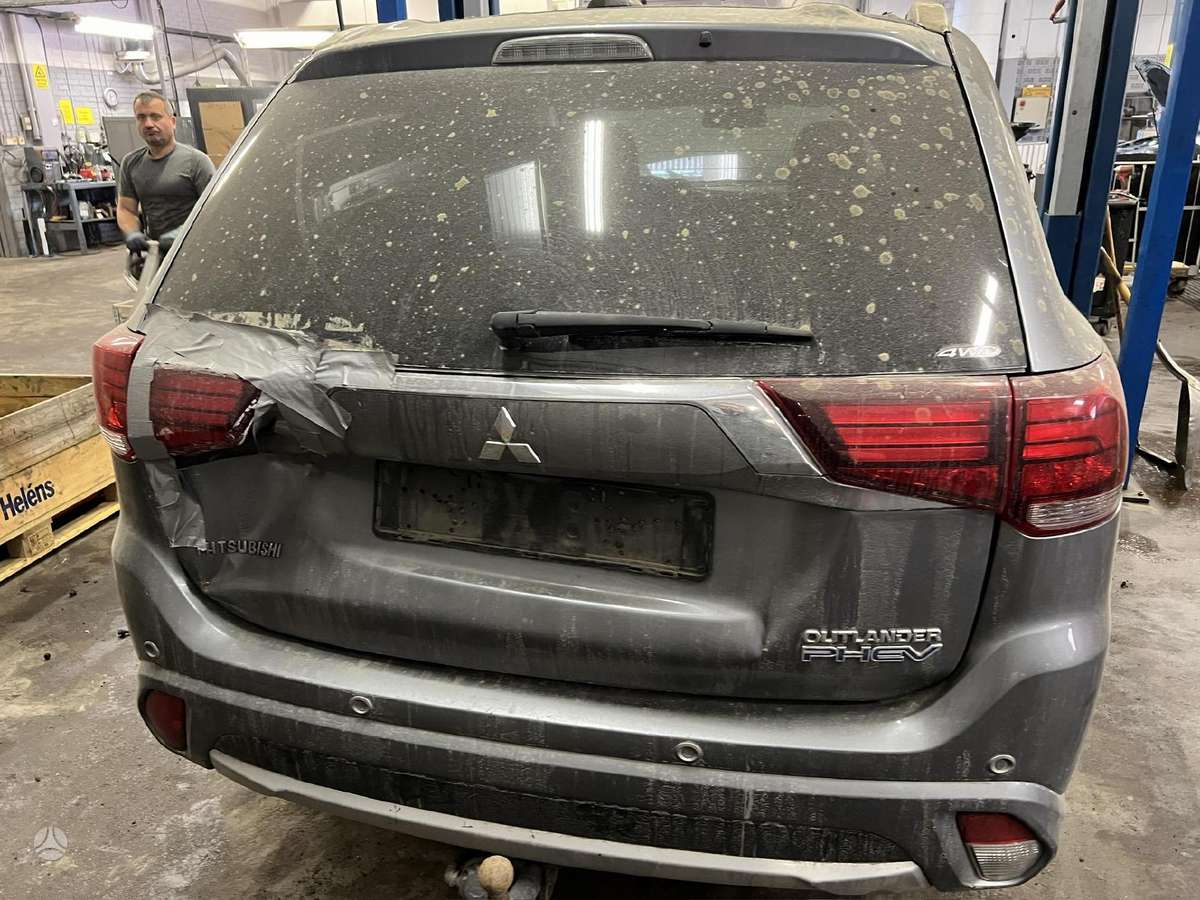 Mitsubishi Outlander for parts. 4b11