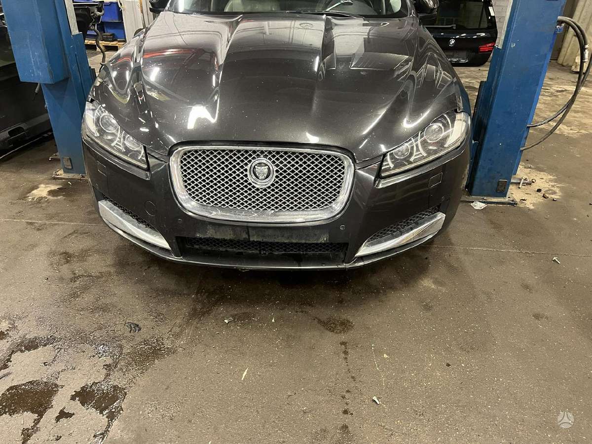 Jaguar XF dalimis. 224dt
