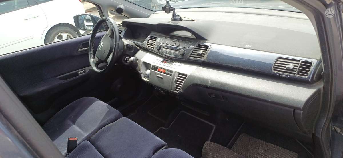 Honda FR-V