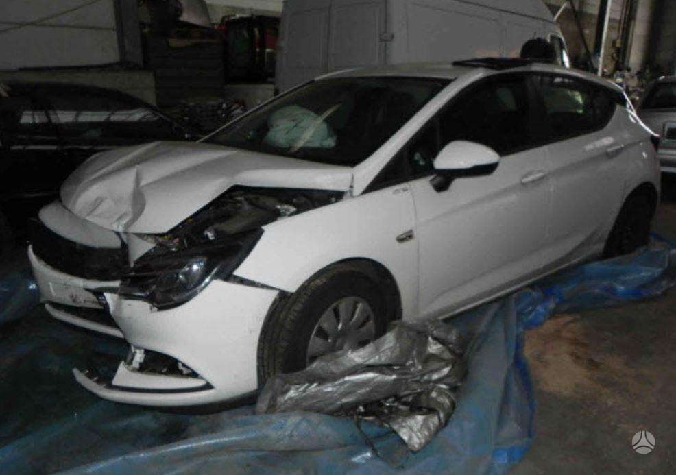 Opel Astra dalimis