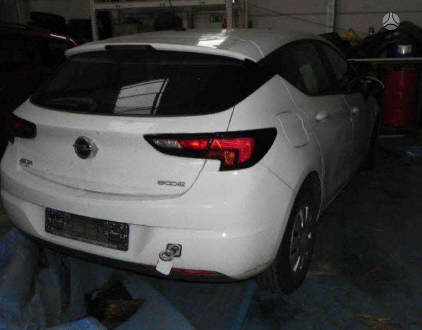 Opel Astra dalimis