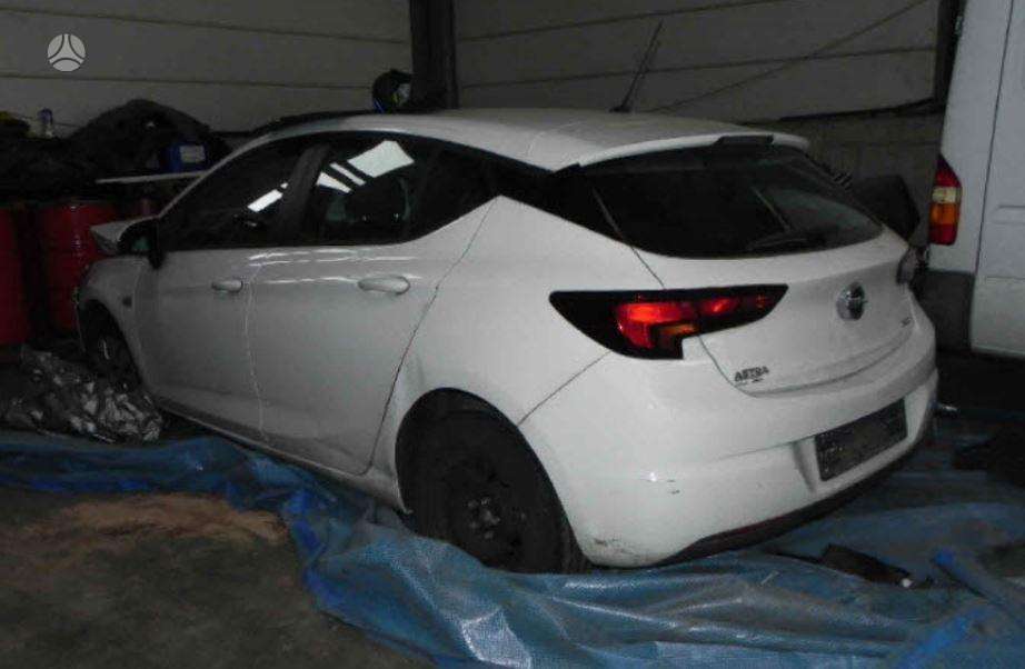 Opel Astra dalimis