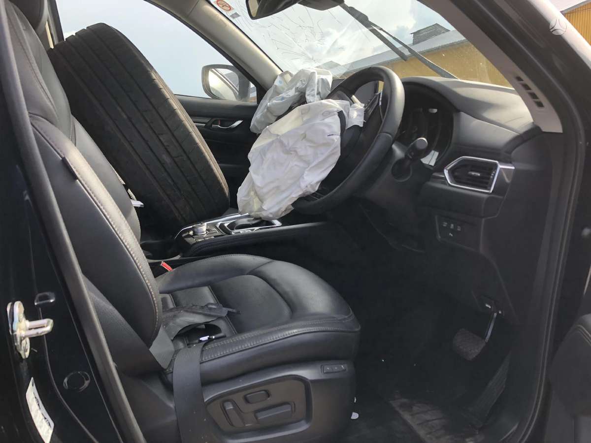 Mazda CX-5 dalimis. Spalvos kodas 42m
