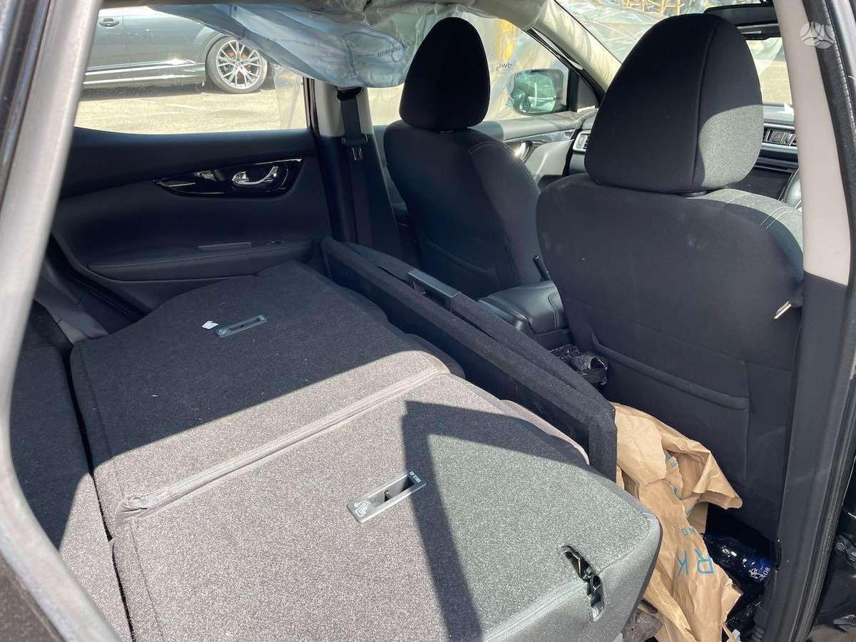 Nissan Qashqai+2 dalimis