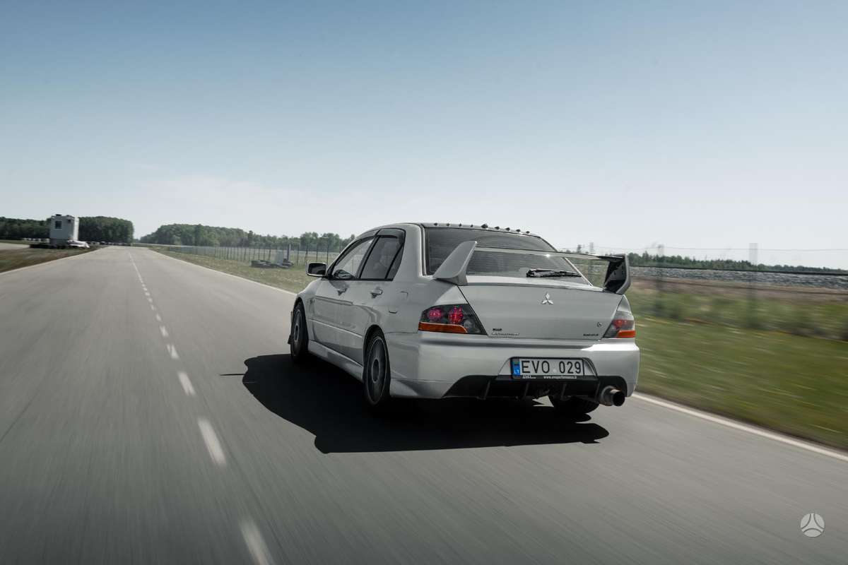 Mitsubishi Lancer Evolution, 2.0 l., sedanas