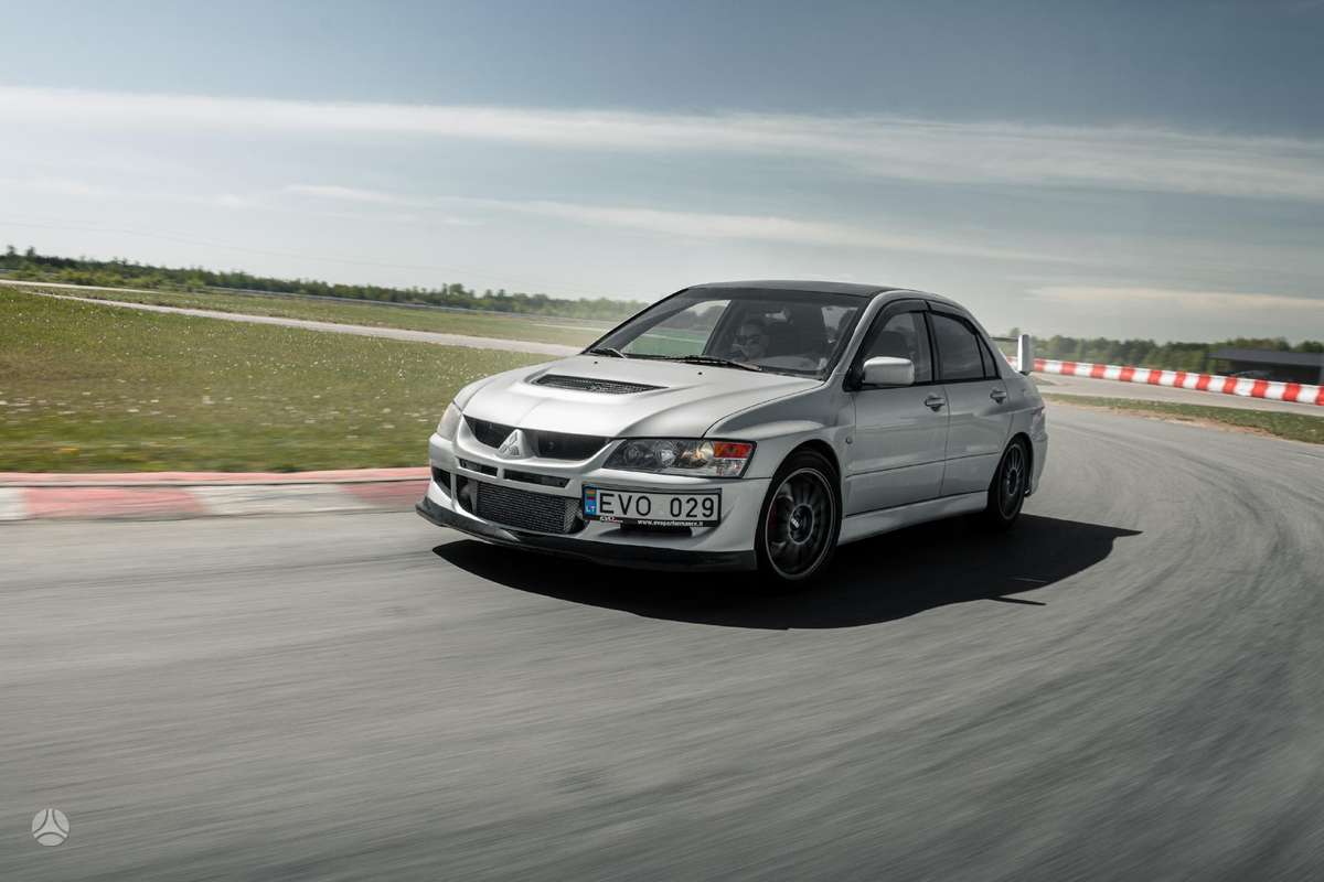Mitsubishi Lancer Evolution, 2.0 l., sedanas