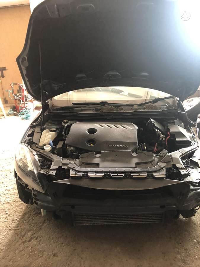 Volvo V40 Volvo v40 dalimis