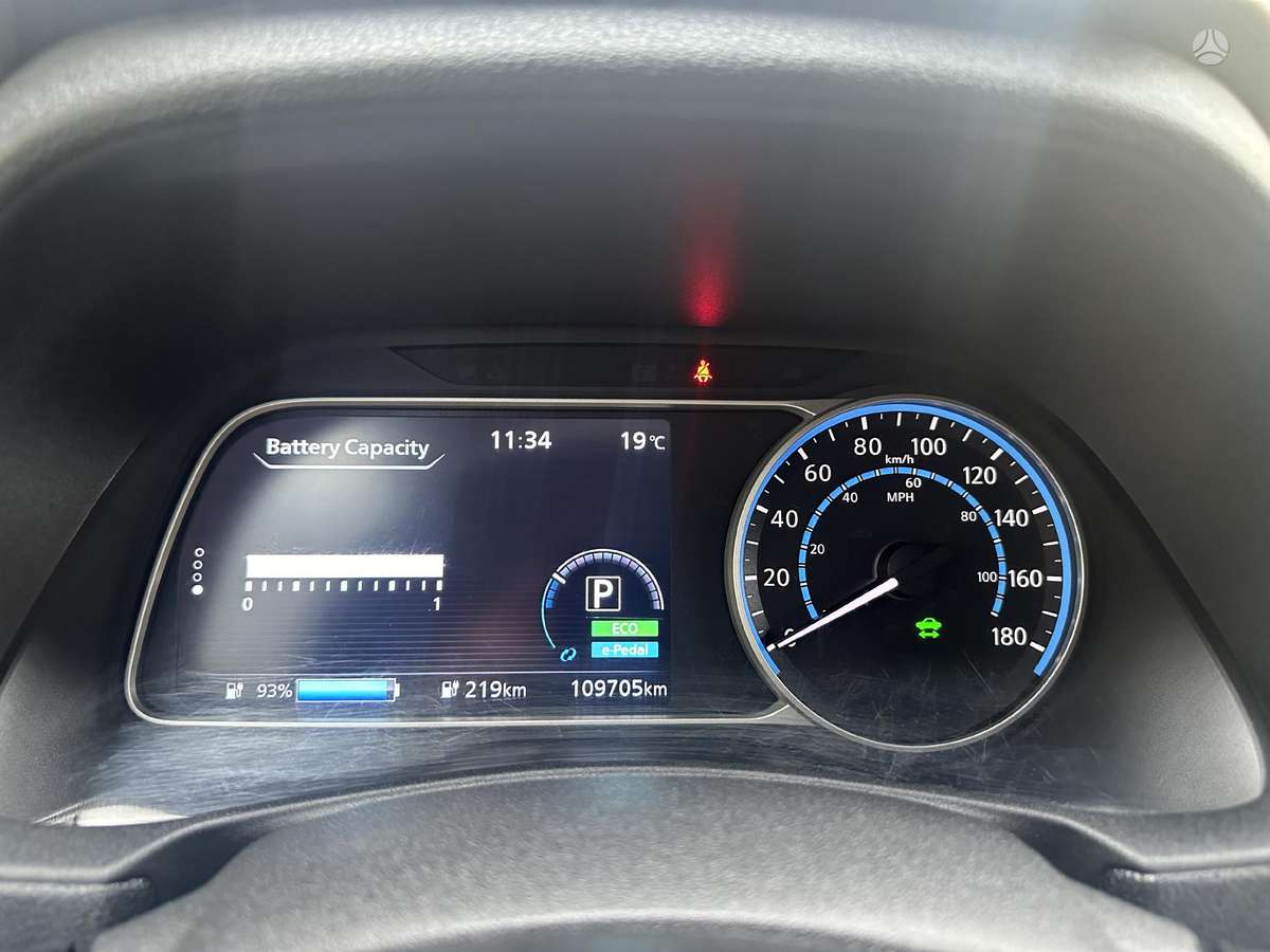 Nissan Leaf, 40 кВт·ч, Хэтчбек