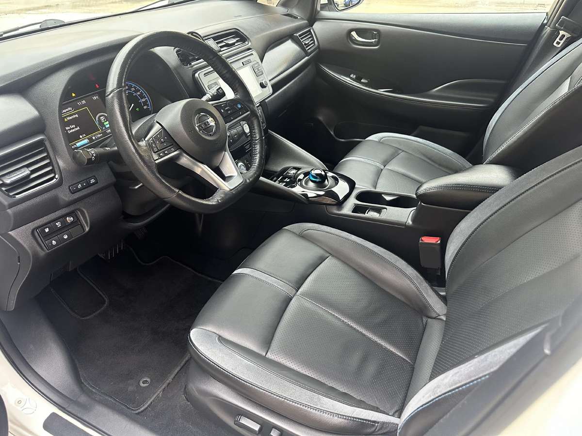 Nissan Leaf, 40 кВт·ч, Хэтчбек