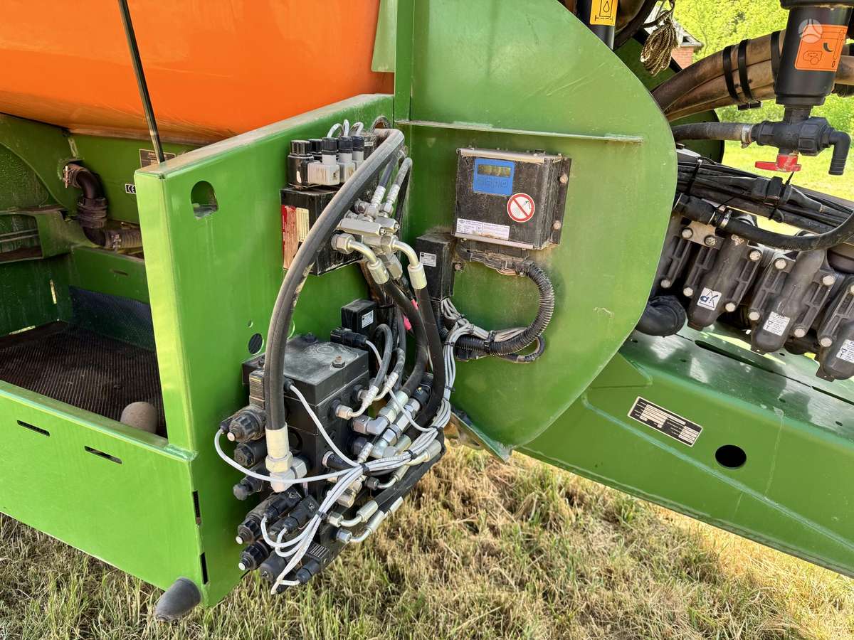 Amazone UX11200, sprayers