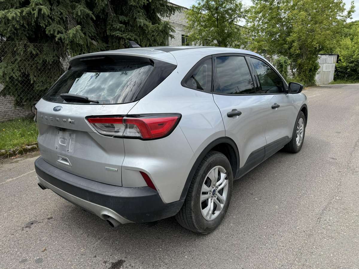Ford Escape Visas dalimis