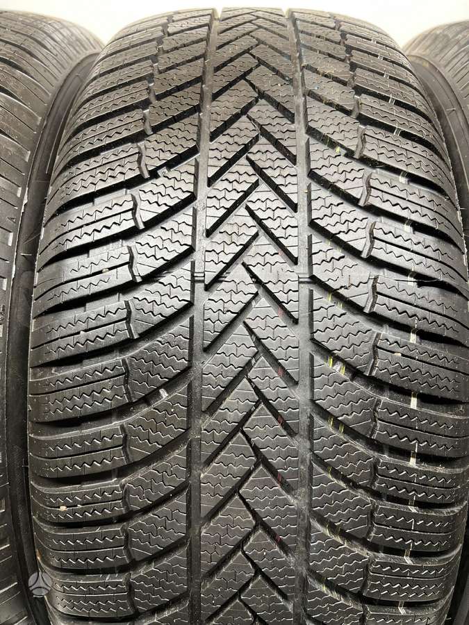 Bridgestone Blizzak LM005 2022m, winter 255/50 R19