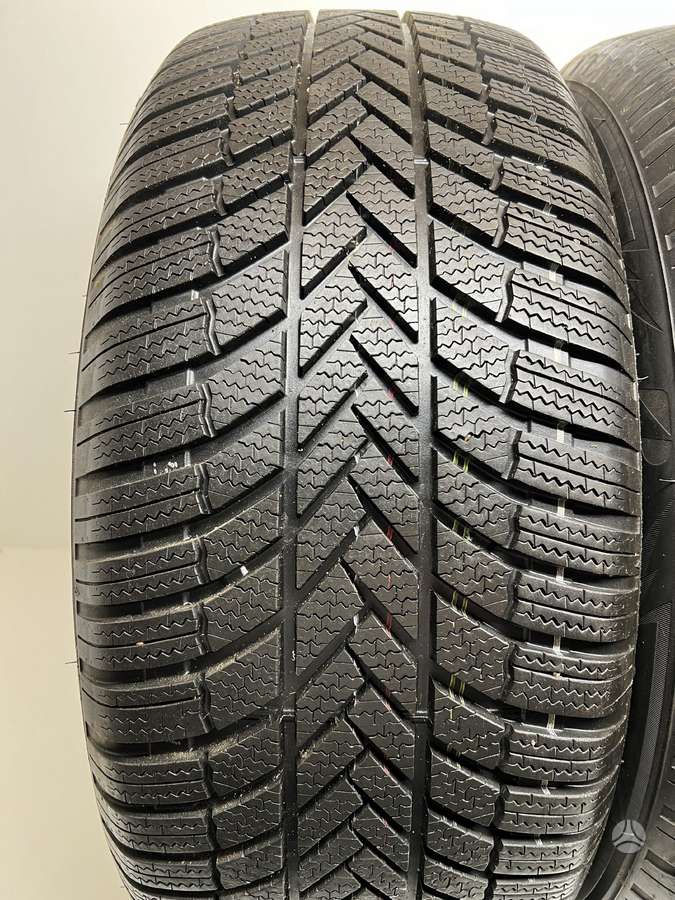 Bridgestone Blizzak LM005 2022m, winter 255/50 R19