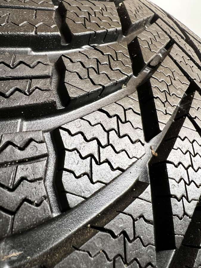 Bridgestone Blizzak LM005 2022m, winter 255/50 R19