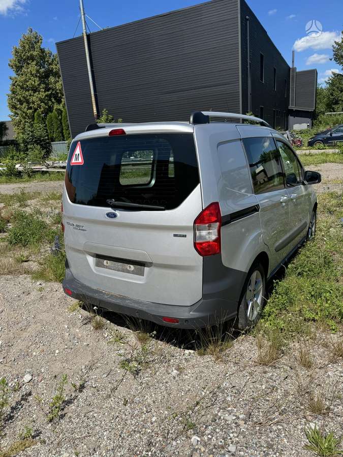 Ford Transit Courier dalimis