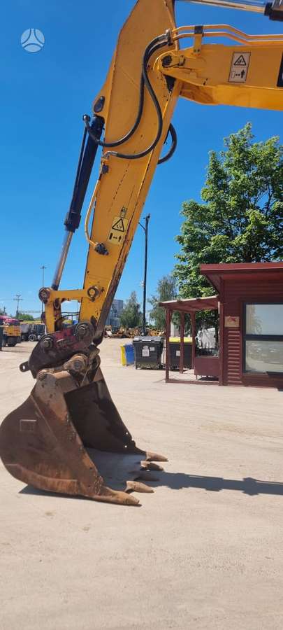 JCB 220 XL, ekskavatoriai