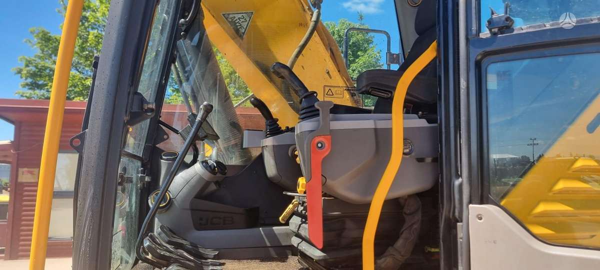 JCB 220 XL, excavator
