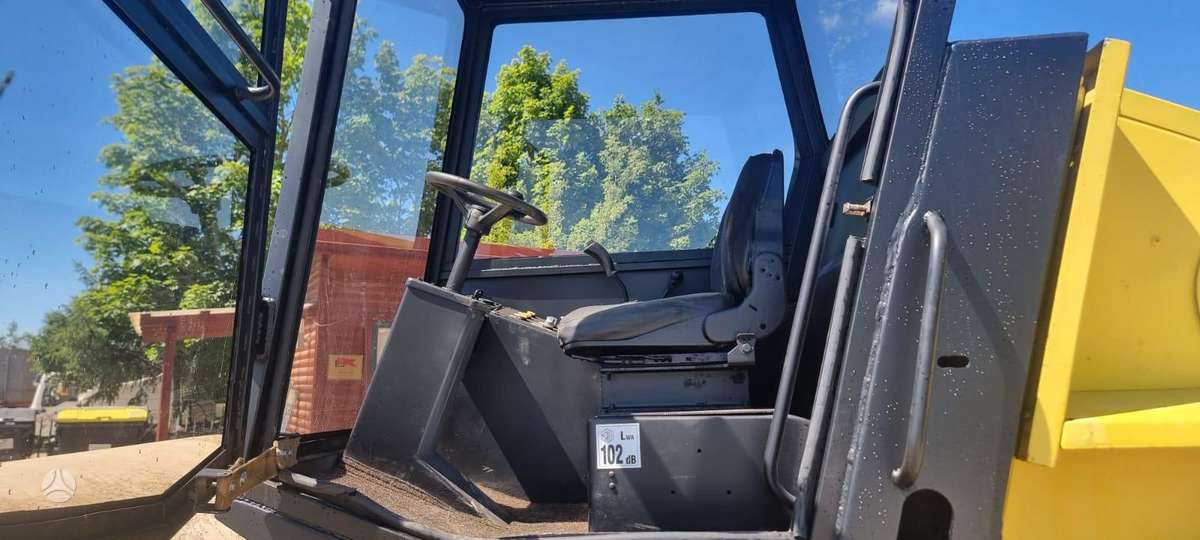 Bomag BW211D-3, vibro technika