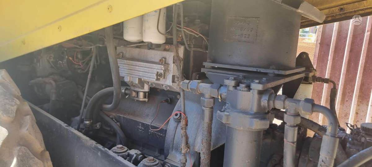 Bomag BW211D-3, vibrator / compactor