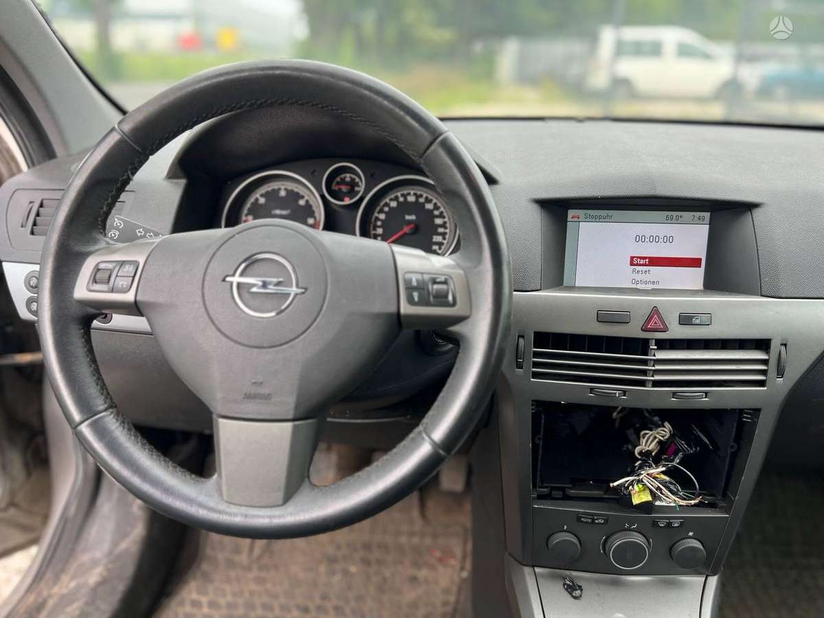 Opel Astra dalimis