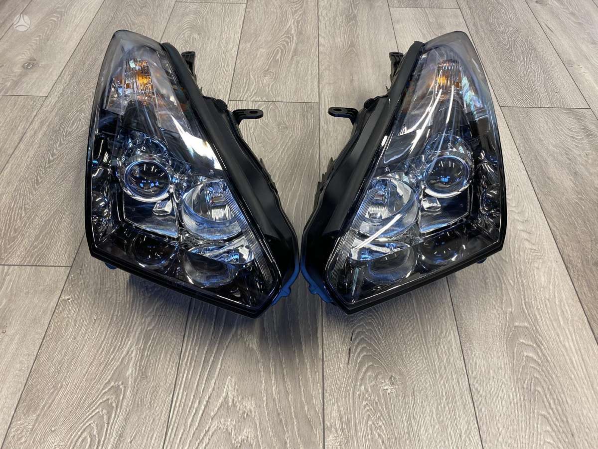 Nissan GT-R lights