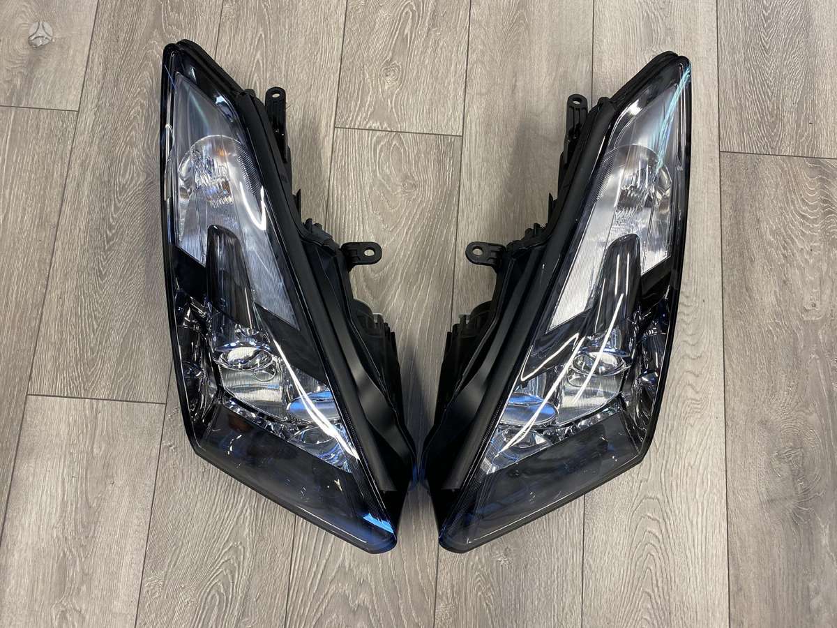 Nissan GT-R lights
